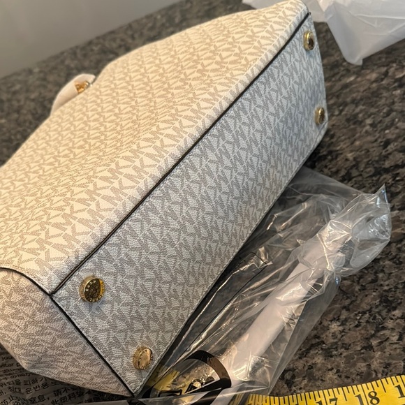 Michael Kors Ellis Cream Tote with Signature Monogram NWT - Picture 8 of 17